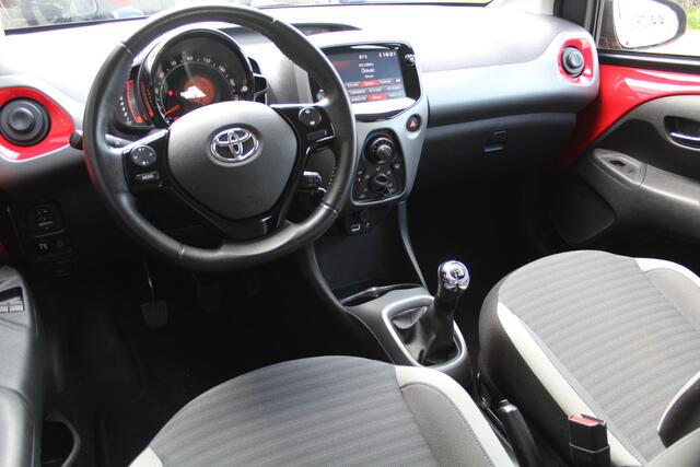 Toyota AYGO 1.0 VVT-i x-play | Rijklaar | Apple/Andriod | Airco | Camera | All-season | Dealer onderhouden | NL-auto