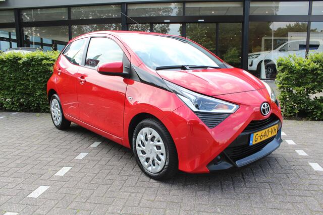 Toyota AYGO 1.0 VVT-i x-play | Rijklaar | Apple/Andriod | Airco | Camera | All-season | Dealer onderhouden | NL-auto