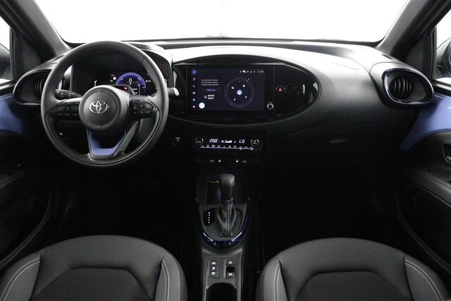 Toyota AYGO X Hybrid 115 envy | lichtmetalen velgen 18" | Navigatiesysteem | Parkeersensoren | Stoelverwarming |