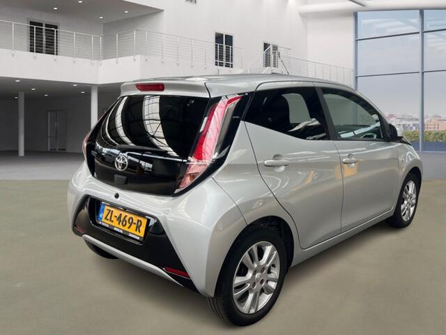 Toyota AYGO 1.0 VVT-i x-Joy! Camera! Lm! Half Leder! VERWACHT!