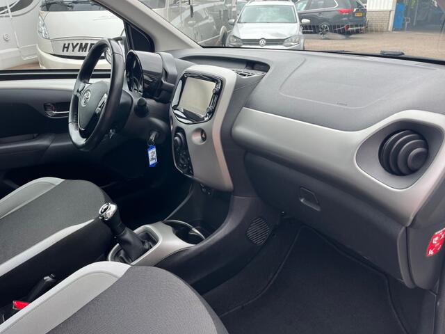 Toyota AYGO 1.0 VVT-i X-Play Airco Navigatie Bluet. CV