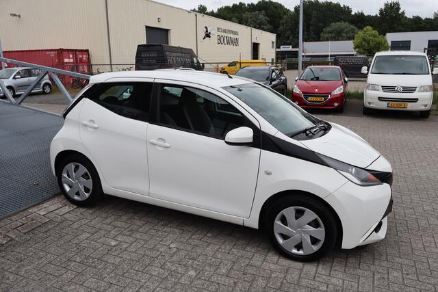 Toyota AYGO 1.0 VVT-i x-play Achteruitrijcamera/App connect/Airco/Orig. NL auto/Begrenzer