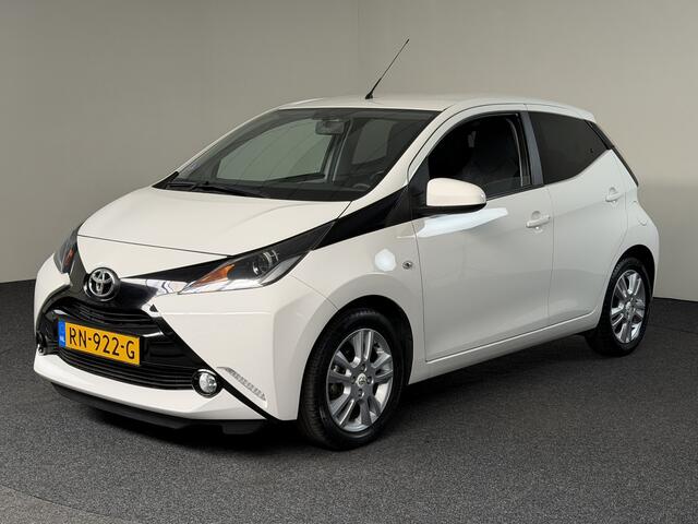 Toyota AYGO 1.0 VVT-i x-joy Automaat Climate Contr./ Camera / Carplay / LM Velgen / IHV Stoel/ 29-12-2017