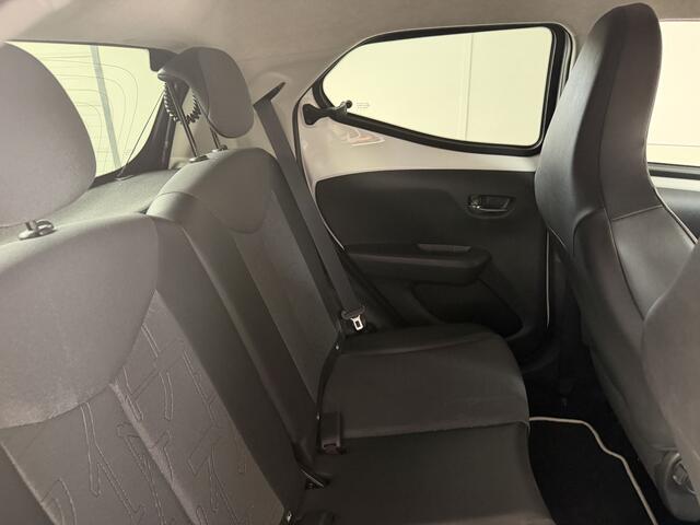 Toyota AYGO 1.0 VVT-i x-joy Automaat Climate Contr./ Camera / Carplay / LM Velgen / IHV Stoel/ 29-12-2017