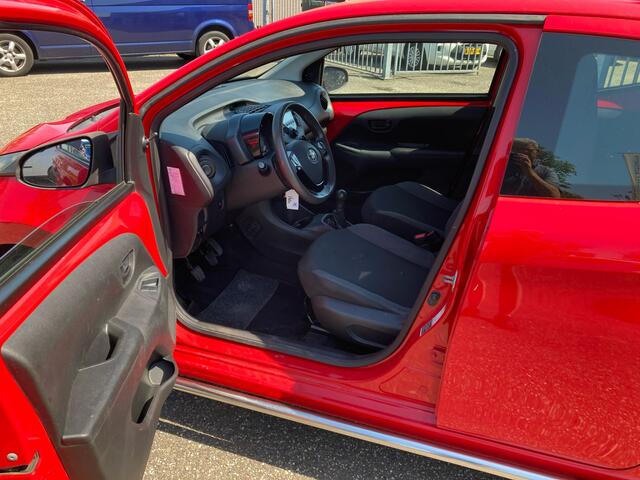 Toyota AYGO 1.0 VVT-i 5Drs x-fun. Nw APK. Airconditioning. bouwjaar 2017
