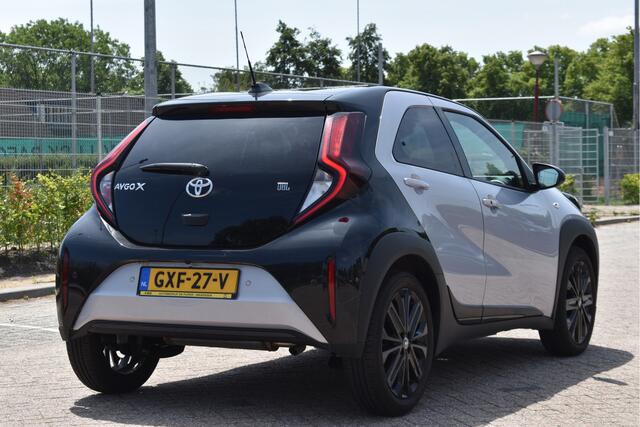 Toyota AYGO X 1.0 VVT-i S-CVT JBL Bi-Tone Jasmine SIlver | NL-Auto | Camera | Keyless | Carplay | Nav | DAB | Adapt.CC | Full LED | Fab.garantie