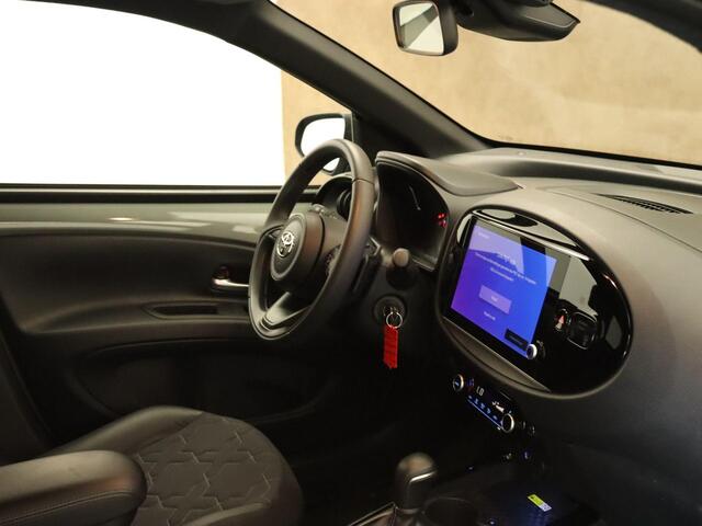 Toyota AYGO X 1.0 VVT-i S-CVT Envy - ORIGINEEL NEDERLANDE AUTO - ACHTERUITRIJCAMERA - AUTOMATISCHE AIRCO - APPLE CARPLAY/ANDROID AUTO - NAVIGATIESYSTEEM FULL MAP - ADAPTIEVE CRUISE CONTROL - RIJSTROOKSENSOR MET CORRECTIE - VERKEERSBORDDETECTIE - LED KOPLAMPEN - GROOT