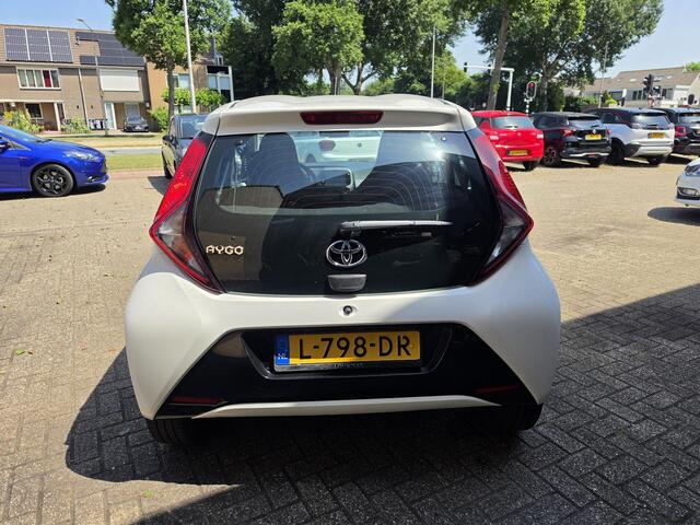 Toyota AYGO 1.0 VVT-i x-play limited Airco/ Apple carplay/ Camera/ LED