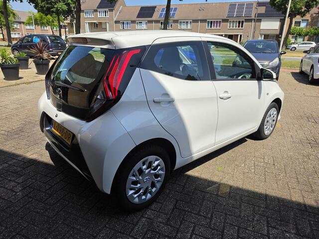 Toyota AYGO 1.0 VVT-i x-play limited Airco/ Apple carplay/ Camera/ LED