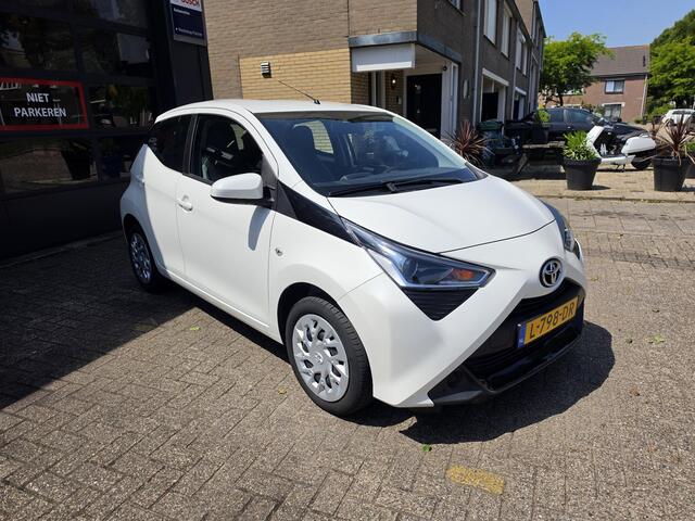 Toyota AYGO 1.0 VVT-i x-play limited Airco/ Apple carplay/ Camera/ LED
