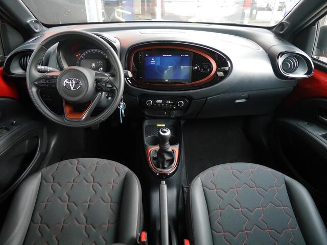 Toyota AYGO X 1.0 VVT-i MT Envy | JBL | Carplay / Android auto | 18 inch velgen | Cruise control | Camera achter | Climate control |