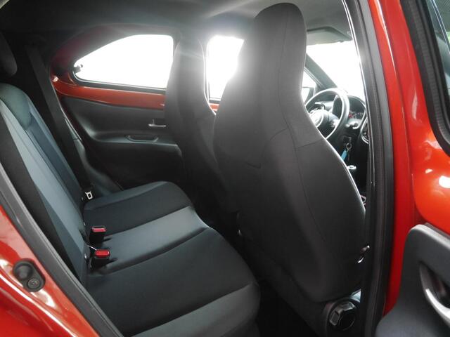 Toyota AYGO X 1.0 VVT-i MT Envy | JBL | Carplay / Android auto | 18 inch velgen | Cruise control | Camera achter | Climate control |