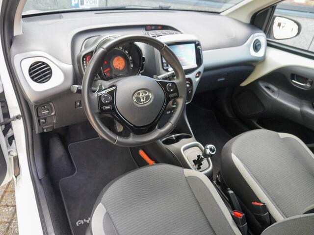 Toyota AYGO 1.0 VVT-i x-play Automaat | CarPlay | Camera | NAP | Airco