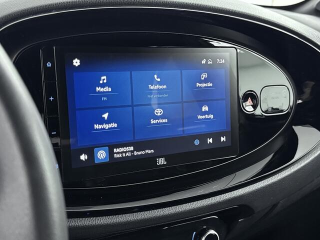 Toyota AYGO X 1.0 VVT-i S-CVT Premium | Dealer Onderhouden | 1e Eigenaar | JBL | Keyless Entry/Start | Climate Control | Stoelverwarming | Parkeersensoren voor+achter | Draadloze telefoonlader |