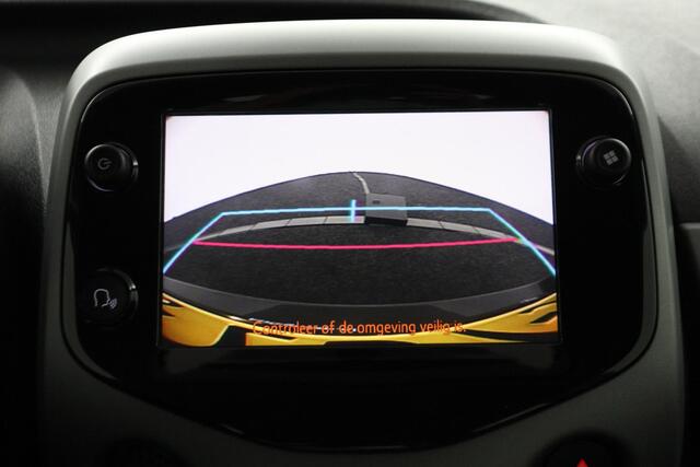 Toyota AYGO 1.0 VVT-i x-play limited | Airco | Achteruitrijcamera | Bluetooth telefonie en muziek streaming |