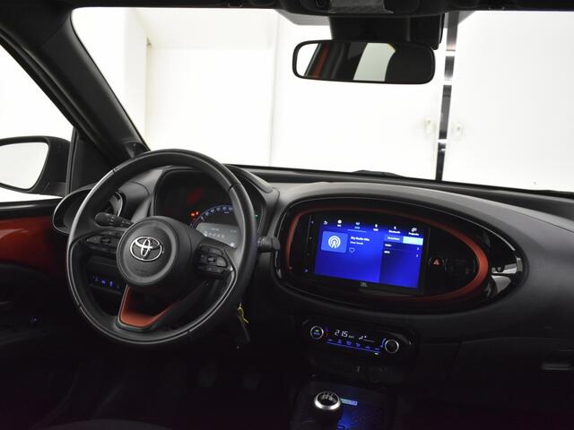 Toyota AYGO X 1.0 VVT-i MT Envy Bi-Tone | Halfleer | JBL-audio | Navigatie