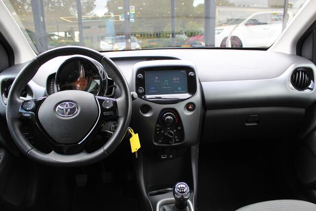 Toyota AYGO 1.0 VVT-i x-play | Rijklaar | Apple/Android | ''Trekhaak'' | PDC | DAB+ | Bluetooth | Camera | Airco | 5-Drs