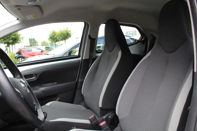 Toyota AYGO 1.0 VVT-i x-play | Rijklaar | Apple/Android | ''Trekhaak'' | PDC | DAB+ | Bluetooth | Camera | Airco | 5-Drs