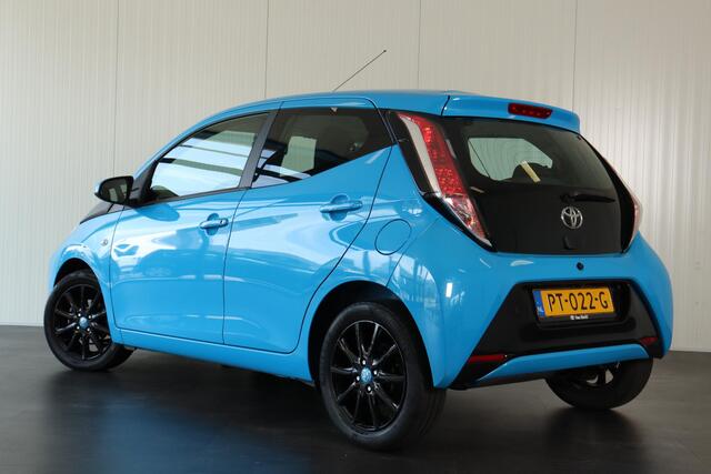 Toyota AYGO 1.0 VVT-i X-Play, Zwarte hoogglans velgen LM velgen, Camera, Airco!