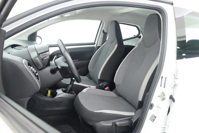Toyota AYGO 1.0 VVT-i x-play | Achteruitrijcamera | Apple CarPlay & Android Auto | DAB | Airco | 15" velgen | Elek. Ramen V.