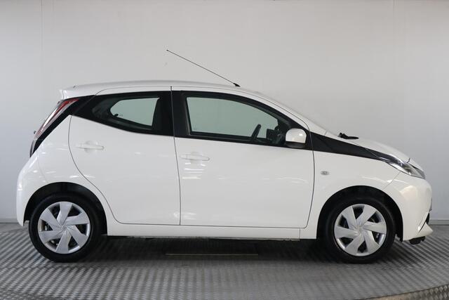 Toyota AYGO 1.0 VVT-i x-play Airco | Camera | Bluetooth | NAP.