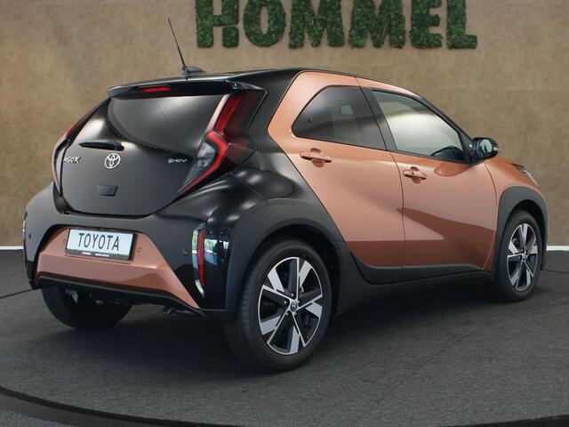 Toyota AYGO X Hybrid 115 pulse - NIEUWE AUTO - DIVERSE KLEUREN BESCHIKBAAR - PARKEERSENSOREN VOOR EN ACHTER - KEYLESS ENRTY & START - STOEL VERWARMING - DRAADLOZE TELEFOONLADER - AUTOMATISCH INKLAPBARE BUITENSPIEGELS