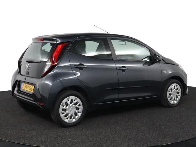 Toyota AYGO 1.0 VVT-i x-play | Apple Carplay/Android Auto | Parkeercamera | Airco |