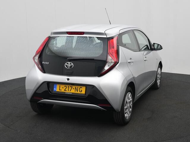 Toyota AYGO 1.0 VVT-i x-play | Apple Carplay-Android Auto | Parkeercamera |