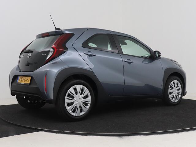 Toyota AYGO X Hybrid 115 play
