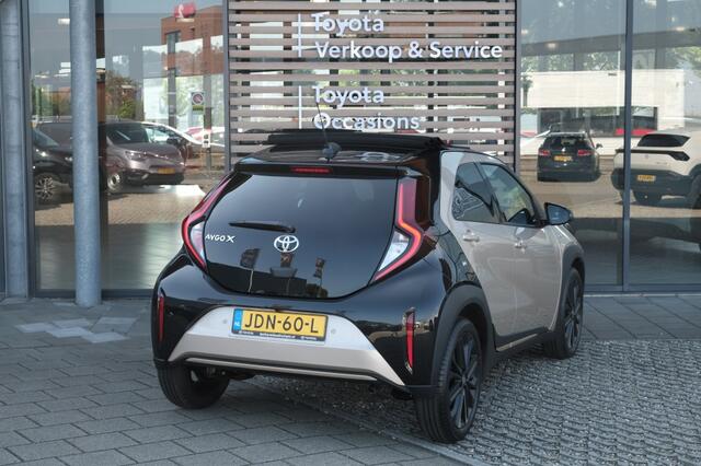 Toyota AYGO X 1.0 VVT-i MT Premium | JBL Audio met 4 speaker en subwoofer | Toyota Smart Connect® Services** | Stoelverwarming, beide voorstoelen | Smart Entry | Stoelbekleding, deels leer 'design Premium' met 'G
