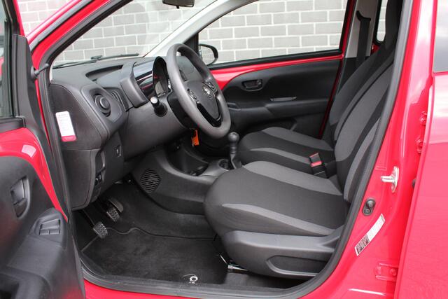 Toyota AYGO 1.0 VVT-i x / Zuinig / Bluetooth / 1ste eigenaar / N.A.P.