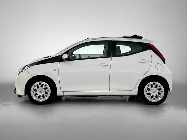 Toyota AYGO 1.0 VVT-i x-play cabrio | 1e Eigenaar | NIEUW GELEVERD & ONDERHOUDEN | Apple Carplay / Android Auto | SL32