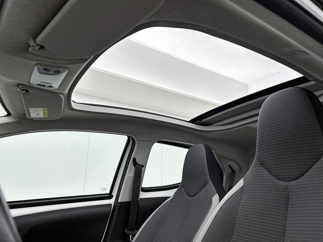Toyota AYGO 1.0 VVT-i x-play cabrio | 1e Eigenaar | NIEUW GELEVERD & ONDERHOUDEN | Apple Carplay / Android Auto | SL32