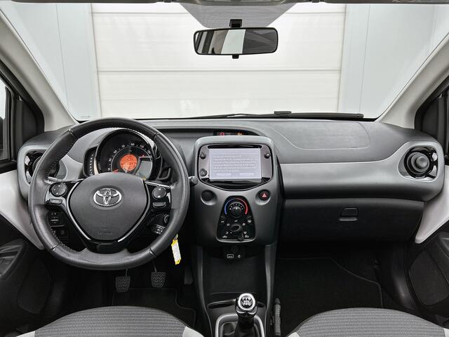 Toyota AYGO 1.0 VVT-i x-play cabrio | 1e Eigenaar | NIEUW GELEVERD & ONDERHOUDEN | Apple Carplay / Android Auto | SL32
