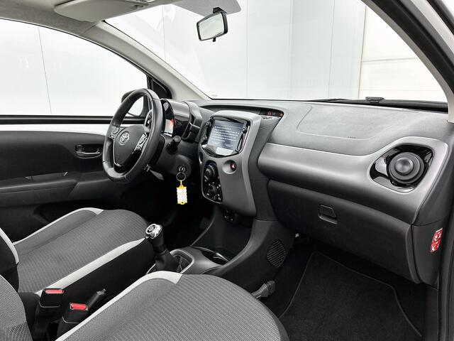 Toyota AYGO 1.0 VVT-i x-play cabrio | 1e Eigenaar | NIEUW GELEVERD & ONDERHOUDEN | Apple Carplay / Android Auto | SL32