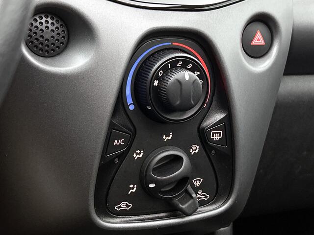 Toyota AYGO 1.0 VVT-i x-play cabrio | 1e Eigenaar | NIEUW GELEVERD & ONDERHOUDEN | Apple Carplay / Android Auto | SL32