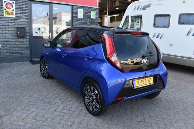 Toyota AYGO 1.0 VVT-i x-clusiv Airco Parkeer camera Cruise control 2-tone