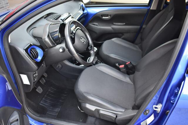 Toyota AYGO 1.0 VVT-i x-clusiv Airco Parkeer camera Cruise control 2-tone