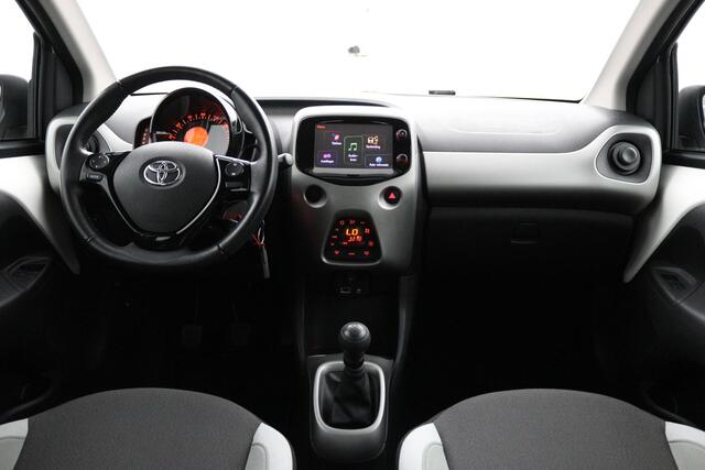 Toyota AYGO 1.0 VVT-i x-play | Climate control | Parkeercamera | Groot mediascherm | Navigatie |