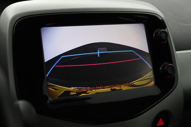 Toyota AYGO 1.0 VVT-i x-play | Climate control | Parkeercamera | Groot mediascherm | Navigatie |