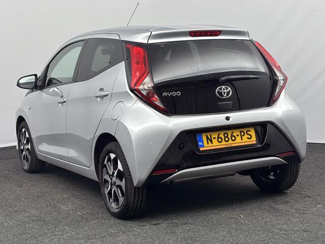 Toyota AYGO 1.0 VVT-i x-joy | 1e Eigenaar | Carplay/Android Auto | 15"velgen | Camera |