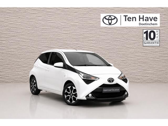 Toyota AYGO 1.0 VVT-i x-First MT | 15" lichtmetalen velgen 'zwart-gepolijst' | Privacy glass achterruit en zijruiten achter | Mistlampen vóór | Smartphone Integration by Pioneer, 7" multimediascherm met DAB+, And