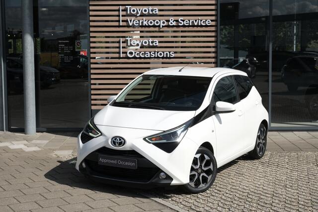 Toyota AYGO 1.0 VVT-i x-First MT | 15" lichtmetalen velgen 'zwart-gepolijst' | Privacy glass achterruit en zijruiten achter | Mistlampen vóór | Smartphone Integration by Pioneer, 7" multimediascherm met DAB+, And