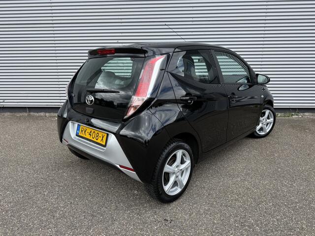 Toyota AYGO 1.0 VVT-i x-play NAP 1e eigenaar Carplay Camera 15" Lichtmetaal Airco 5-drs