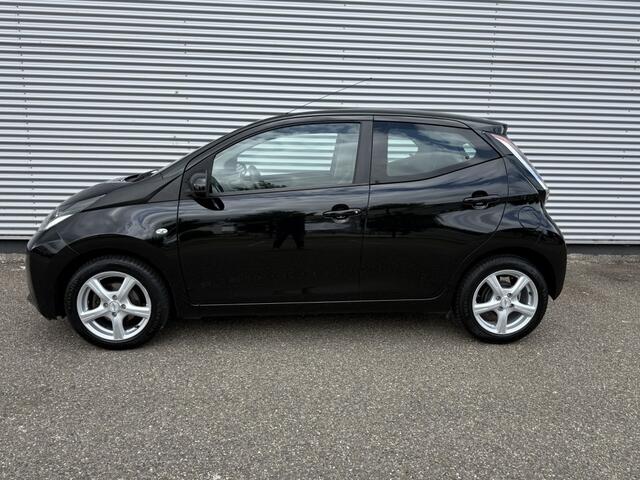 Toyota AYGO 1.0 VVT-i x-play NAP 1e eigenaar Carplay Camera 15" Lichtmetaal Airco 5-drs