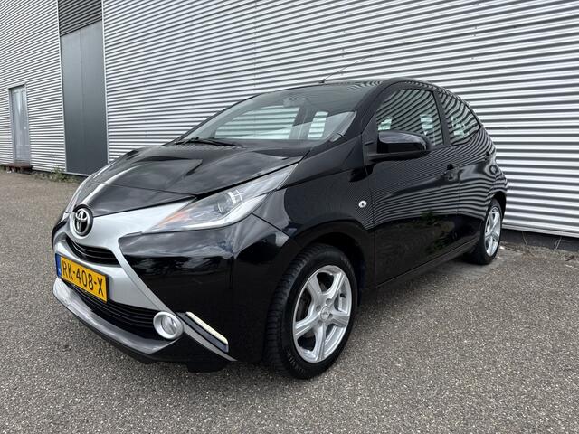 Toyota AYGO 1.0 VVT-i x-play NAP 1e eigenaar Carplay Camera 15" Lichtmetaal Airco 5-drs