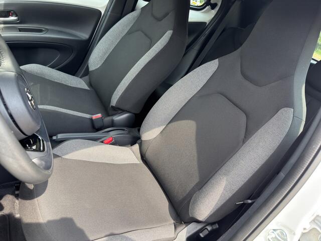 Toyota AYGO X 1.0 VVT-i S-CVT Play