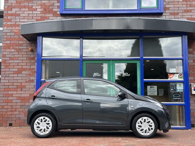Toyota AYGO 1.0 VVT-i x-play | Apple Carplay/Android Auto | Airco | Dealer onderhouden!