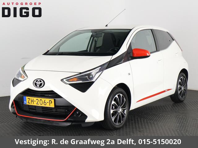 Toyota AYGO 1.0 VVT-i X-Play + Coral Red Pack | Apple Carplay & AndroidAUTO | 1e eigenaar | Dealer Onderhouden | Airco | Privacy Glass |