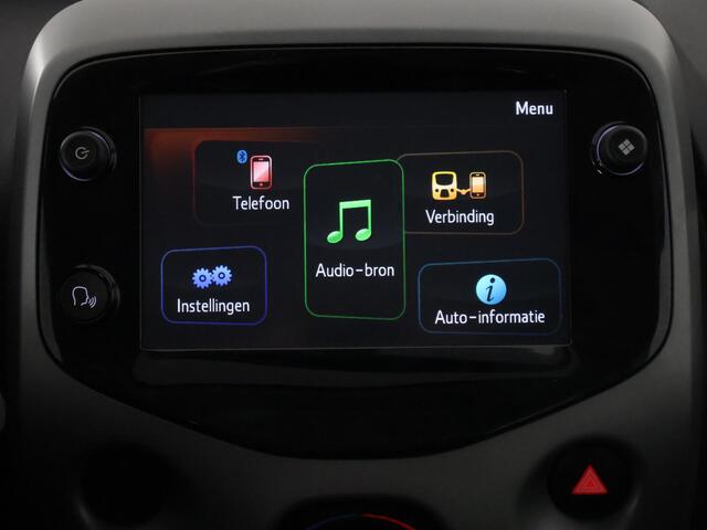 Toyota AYGO 1.0 VVT-i X-Play + Coral Red Pack | Apple Carplay & AndroidAUTO | 1e eigenaar | Dealer Onderhouden | Airco | Privacy Glass |